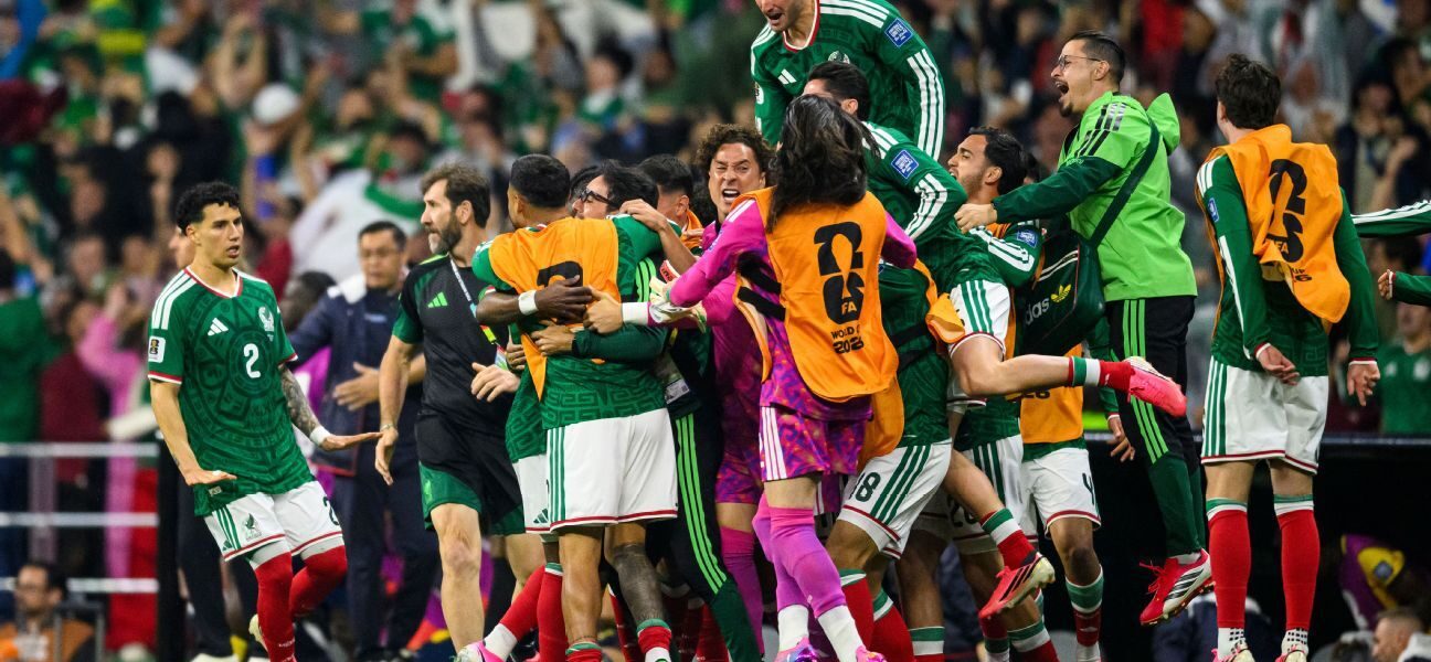 Mexico send a World Cup message from ‘Fortress Azt…