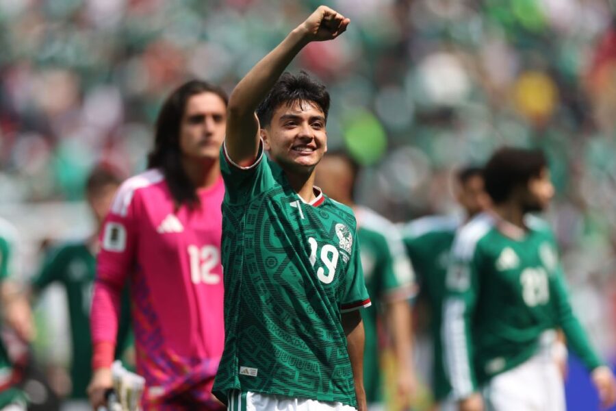 World Cup Daily live: Mexico star Mora's high scho...