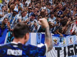World Cup daily: Argentina fans party after dramat…