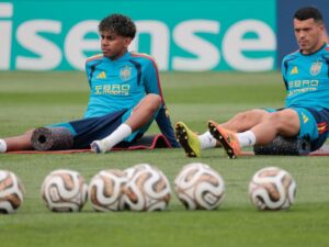 Yamal, Porro train apart from Spain teammates