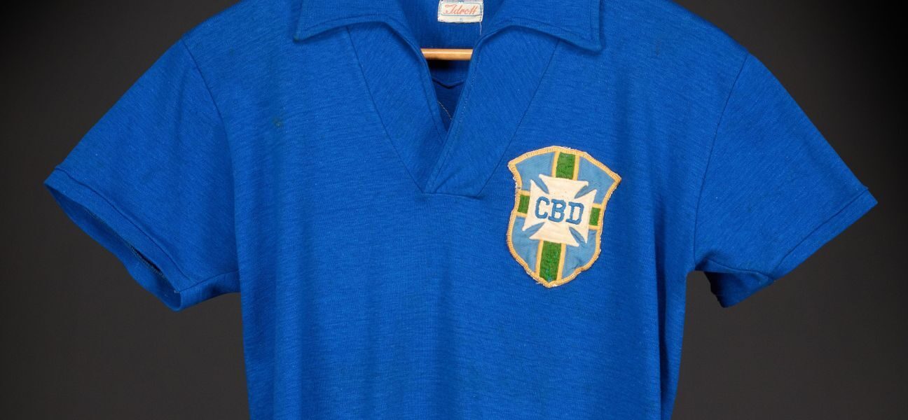 Pelé’s 1958 World Cup final jersey sells for $4.9M…