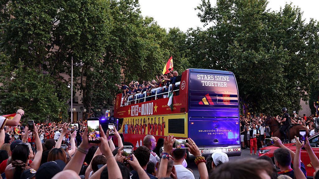 Spain World Cup champions return home for parade