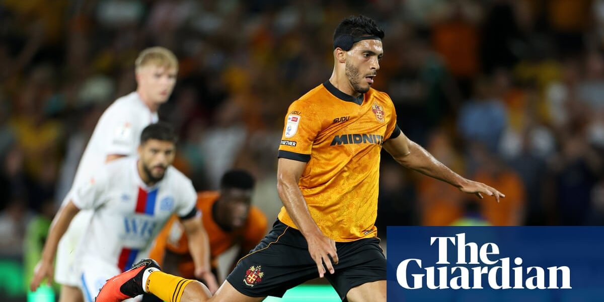 Raúl Jiménez’s injury-time penalty salvages point for Wolves against Blackburn