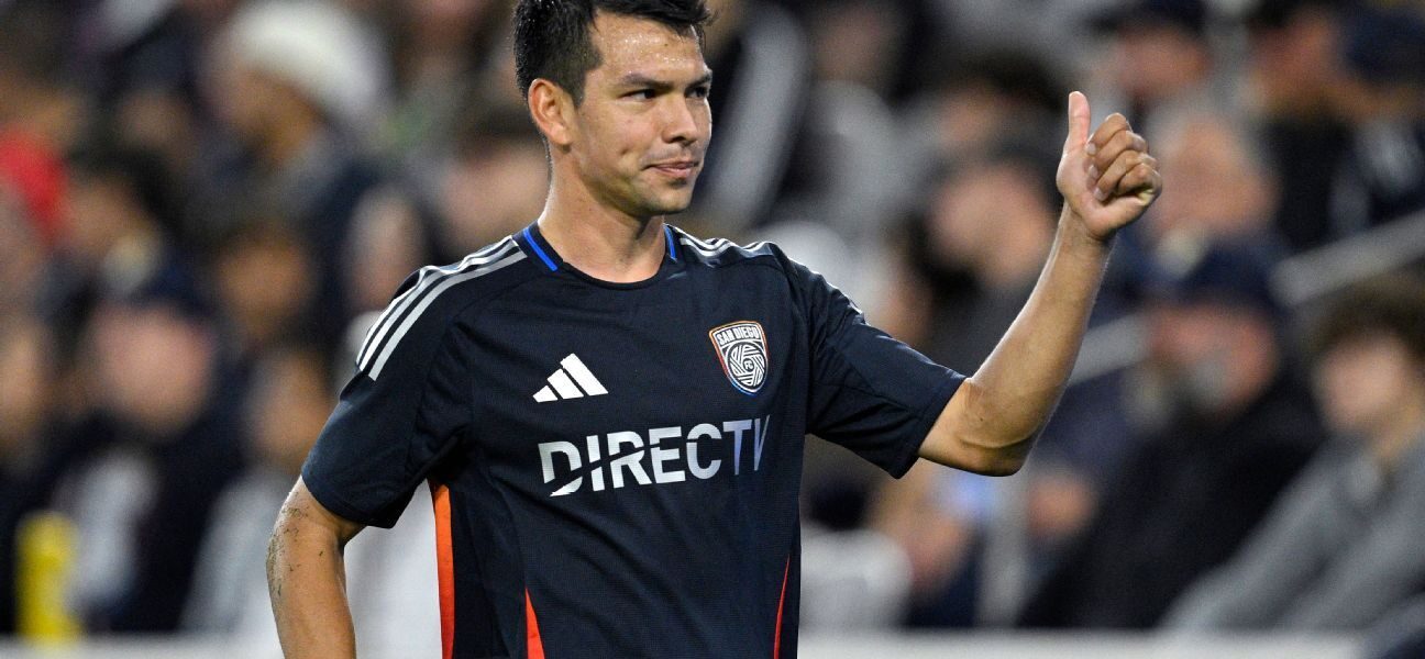 ‘Chucky’ Lozano joins LA Galaxy on initial loan