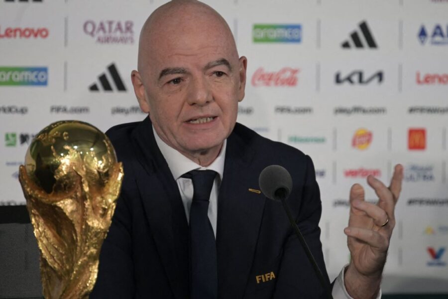 Infantino calls key FIFA staff meeting - report