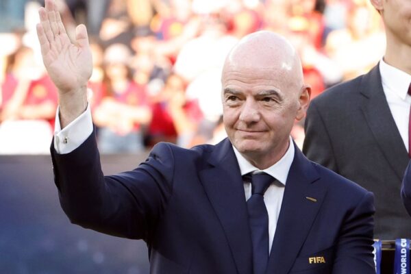 Infantino sorry for ‘errors’ but gets FIFA backing