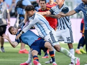 Paredes gets 10-match ban for WCup final brawl
