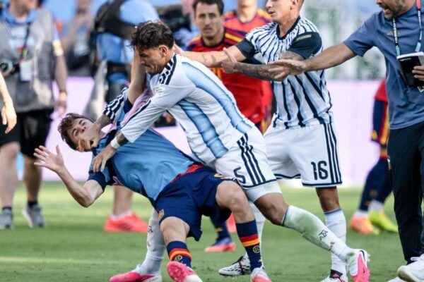 Paredes gets 10-match ban for WCup final brawl