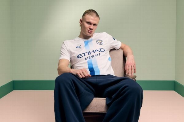 🤖Man City, Puma reveal AI-designed third kit