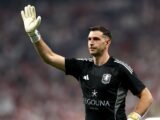 Chelsea sign goalkeeper Martínez from Villa