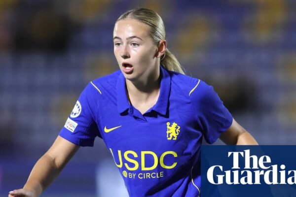Chelsea’s Lexi Potter gets first England squad call-up but no Kelly or Toone