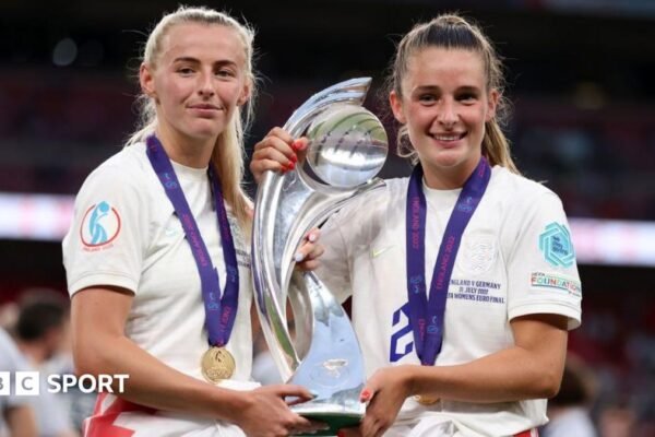 Toone and Kelly miss out on Lionesses squad