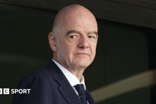 Infantino says he is open to talks over Fifa reform