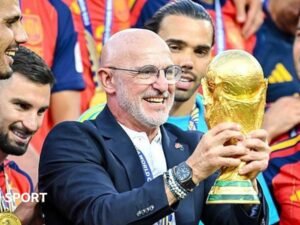 De la Fuente extends Spain contract to 2032