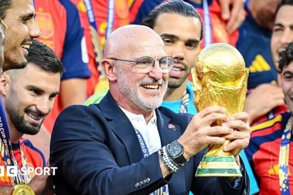 De la Fuente extends Spain contract to 2032
