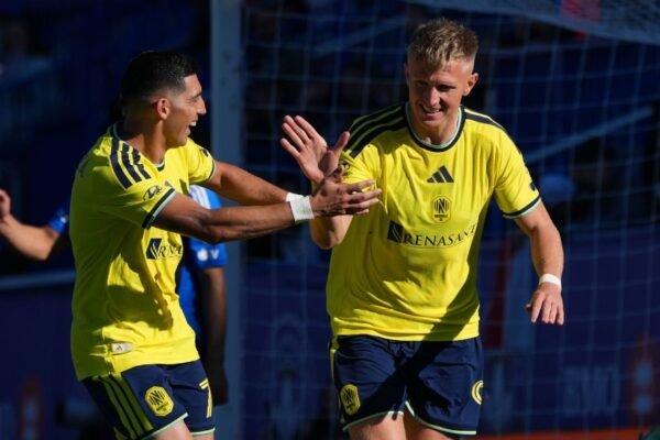 Nashville wins 1st MLS Supporters’ Shield title, eyes points record